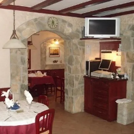 Konukevi Pansion Marco Polo Petrčane