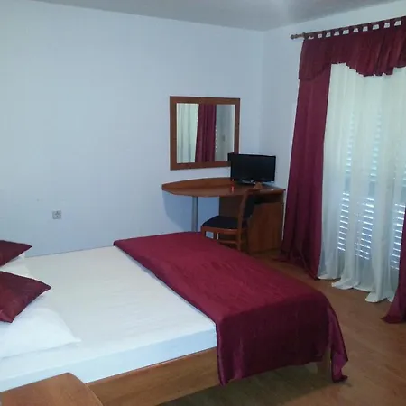 Pansion Marco Polo 3* Petrcane