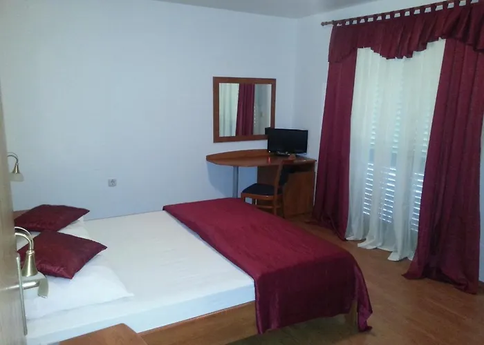 Pansion Marco Polo 3* Petrčane